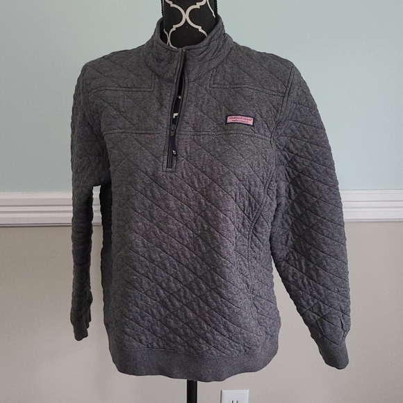 Vineyard Vines Tops - Vineyard Vines charcoal gray quilted Shep Shirt